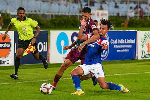 Durand Cup 2024 2nd Semi-Final: Mohun Bagan Super Giants and Bengaluru FC players vie for the ball